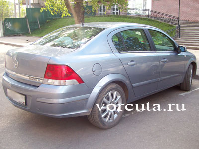 Opel Astra Sedan (Опель Астра Седан): вид сзади и сбоку