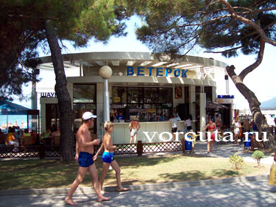 Геленджик: кафе у городского пляжа, фото Спицын В.В., август 2008 года
